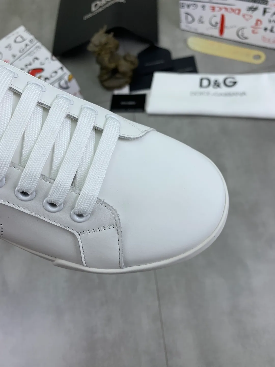Men's shoes 💰P520💰 [New model] The latest hot style, top original quality, the official website is synchronized with "DOLCE&GABBANA [Dolce & Gabbana] ~ High quality." The effect is low-top casual DG men's shoes, loved by many celebrities, using high-end imported first-layer calfskin with punched logo design + cowhide feet, simple and elegant, perfectly interpreting the latest inspiration for shoes, integrating classics and fashion, luxury dreams, and fashion. Suitable for drivers, light and comfortable to drive, light and breathable for outdoor travel, high-end quality, trustworthy, 3️⃣color🉑️choice! Code number: 38-46